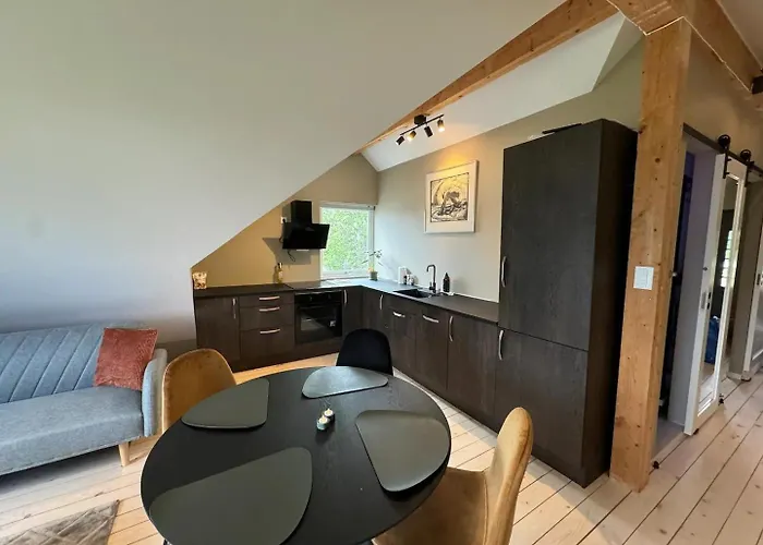 1 Bed Loft Sleeps 4 -hot Tub Sauna & Pets Ok Apartamento Stokmarknes