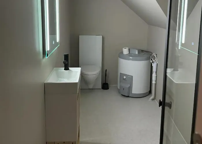 1 Bed Loft Sleeps 4 -hot Tub Sauna & Pets Ok *