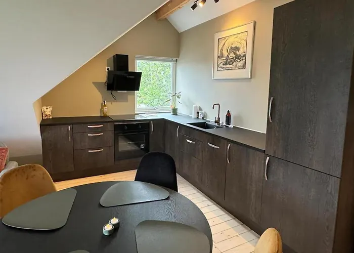 1 Bed Loft Sleeps 4 -hot Tub Sauna & Pets Ok