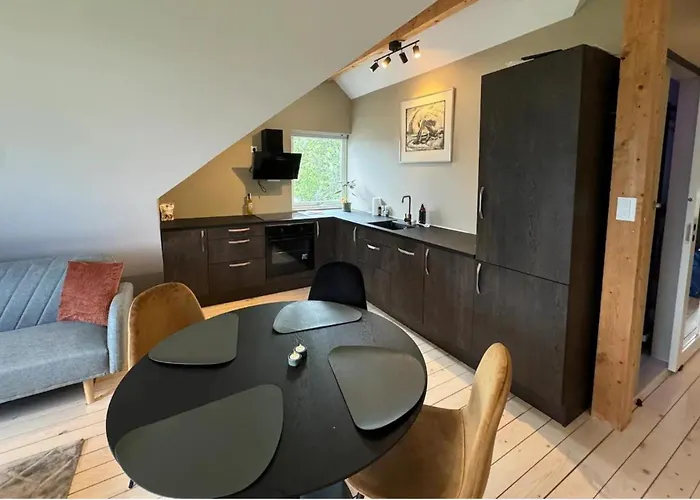 1 Bed Loft Sleeps 4 -hot Tub Sauna & Pets Ok * Stokmarknes