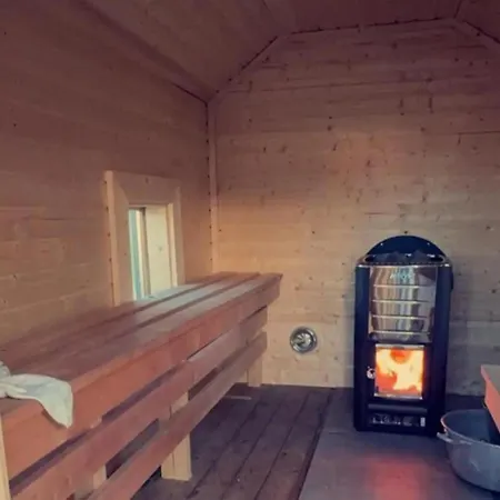 Lejlighed 1 Bed Loft Sleeps 4 -hot Tub Sauna & Pets Ok *
